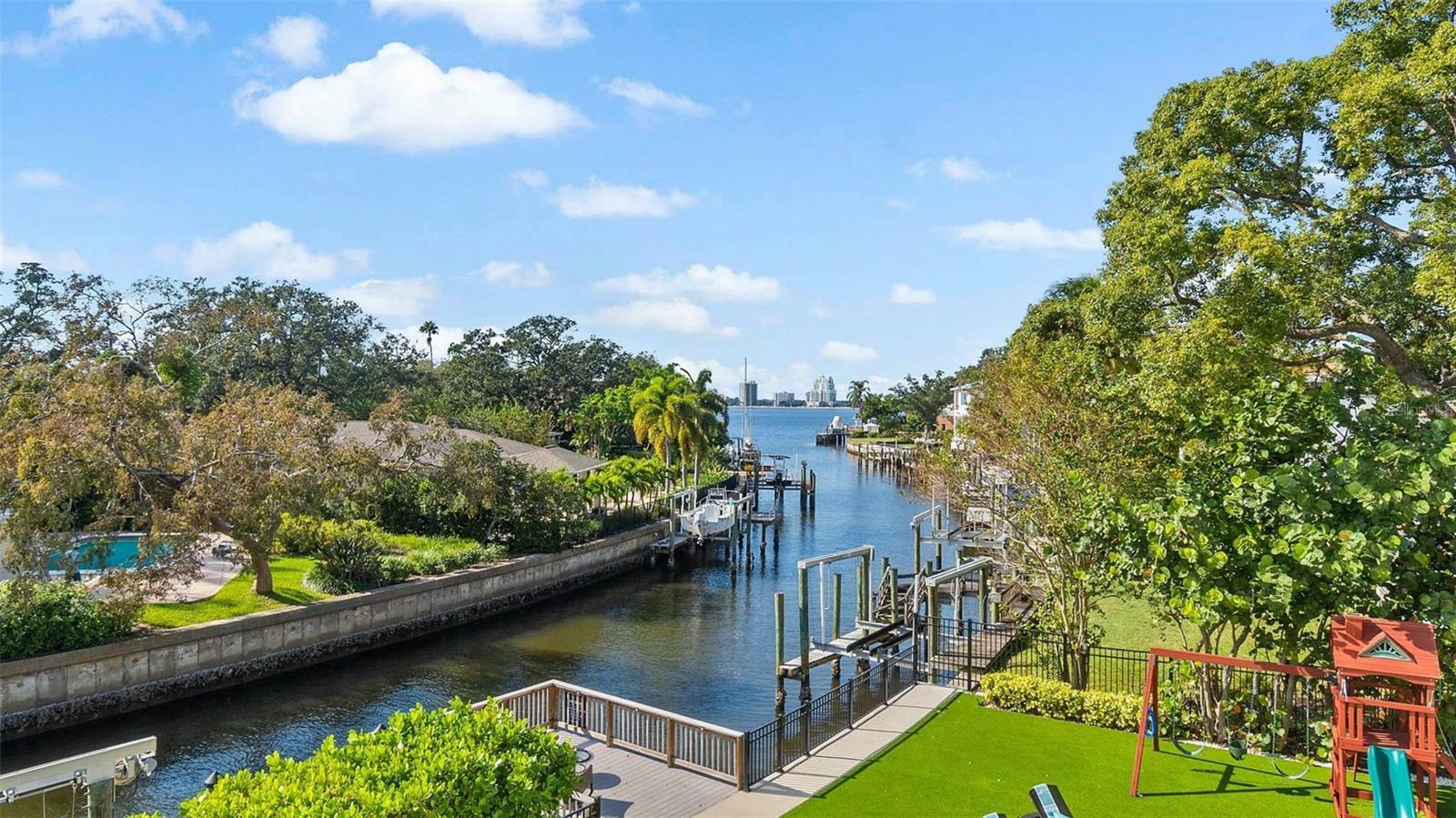 Property Photo: 464 Lucerne Avenue FL 33606
