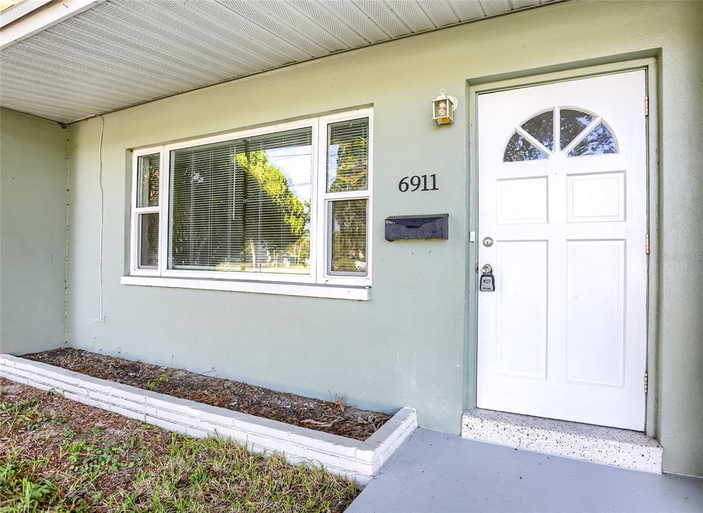 Property Photo: 6911 16th Street N FL 33702