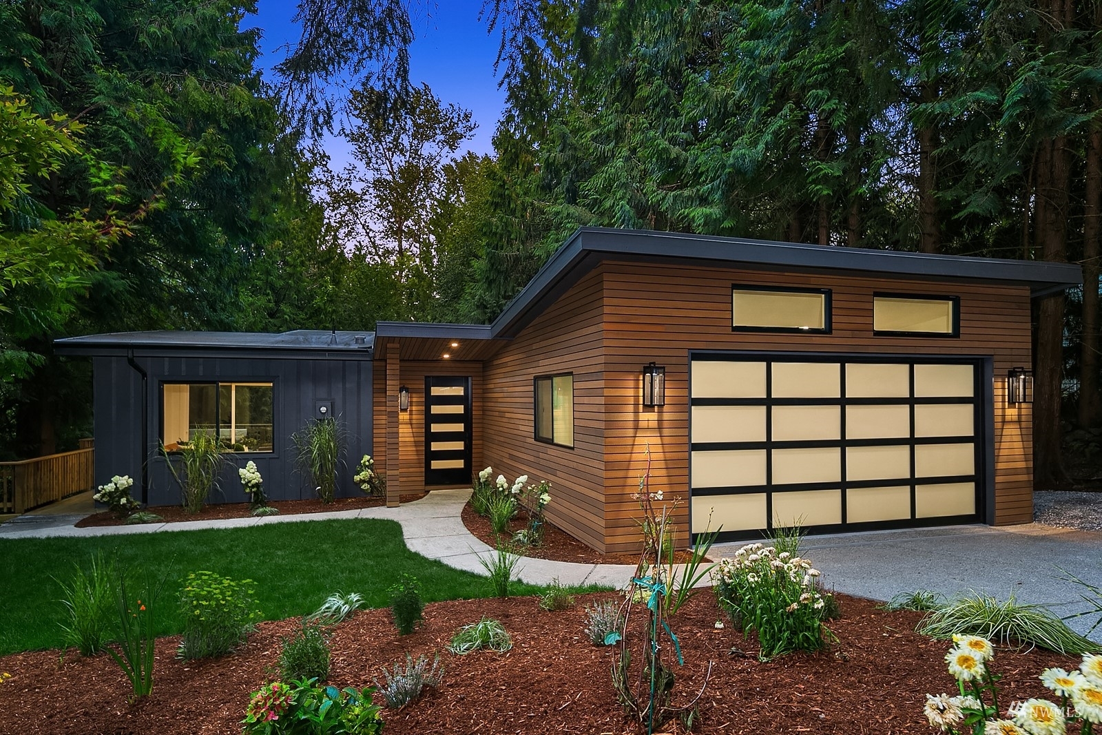 Property Photo:  890 Wildwood Boulevard SW  WA 98027 