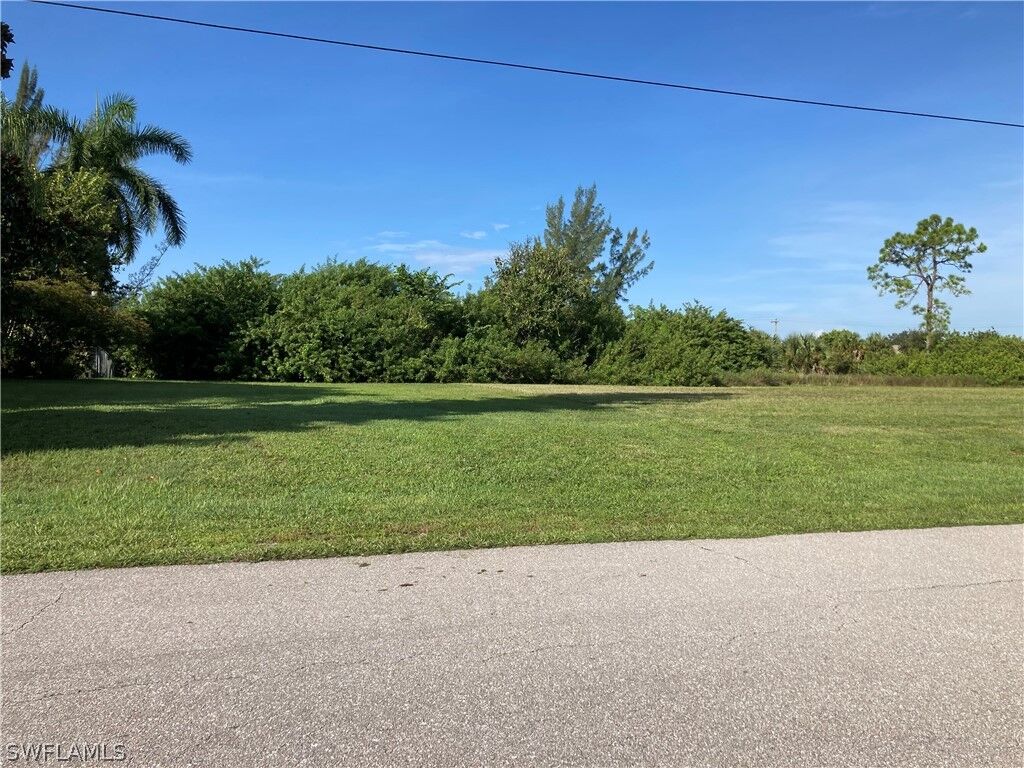 Property Photo:  2208 NE 19th Place  FL 33909