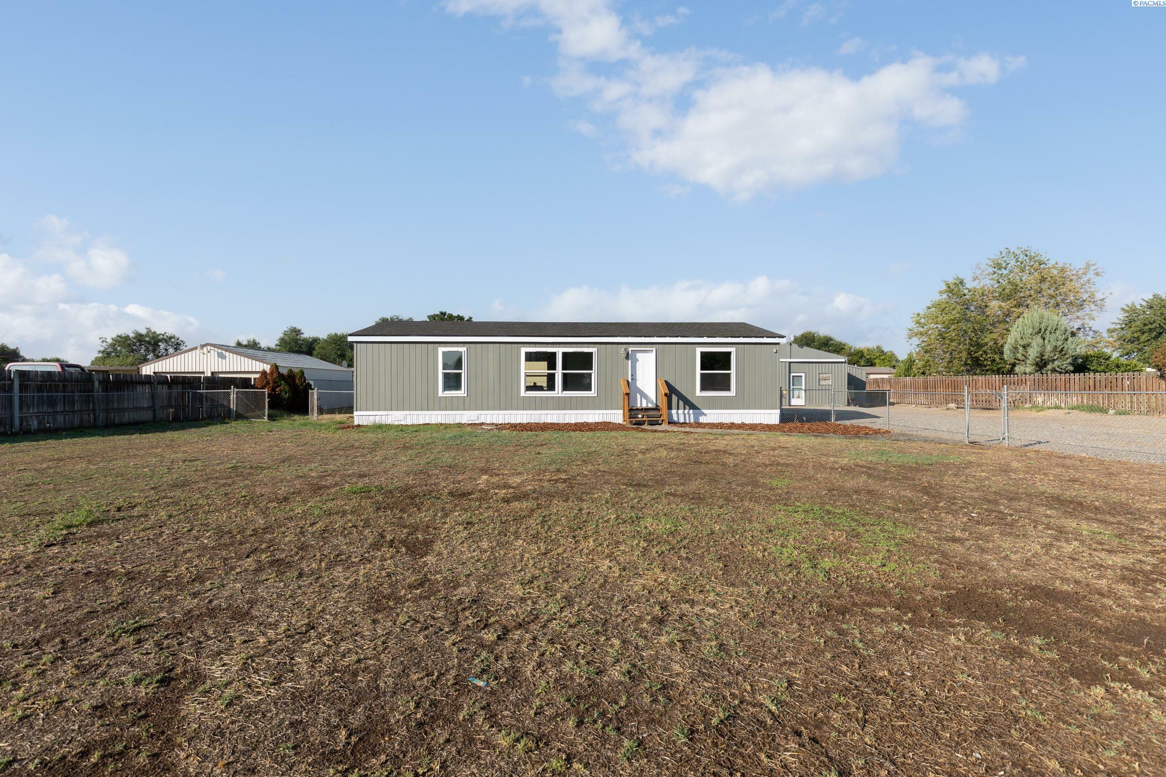 Property Photo:  104 Lucas Rd  WA 99323 