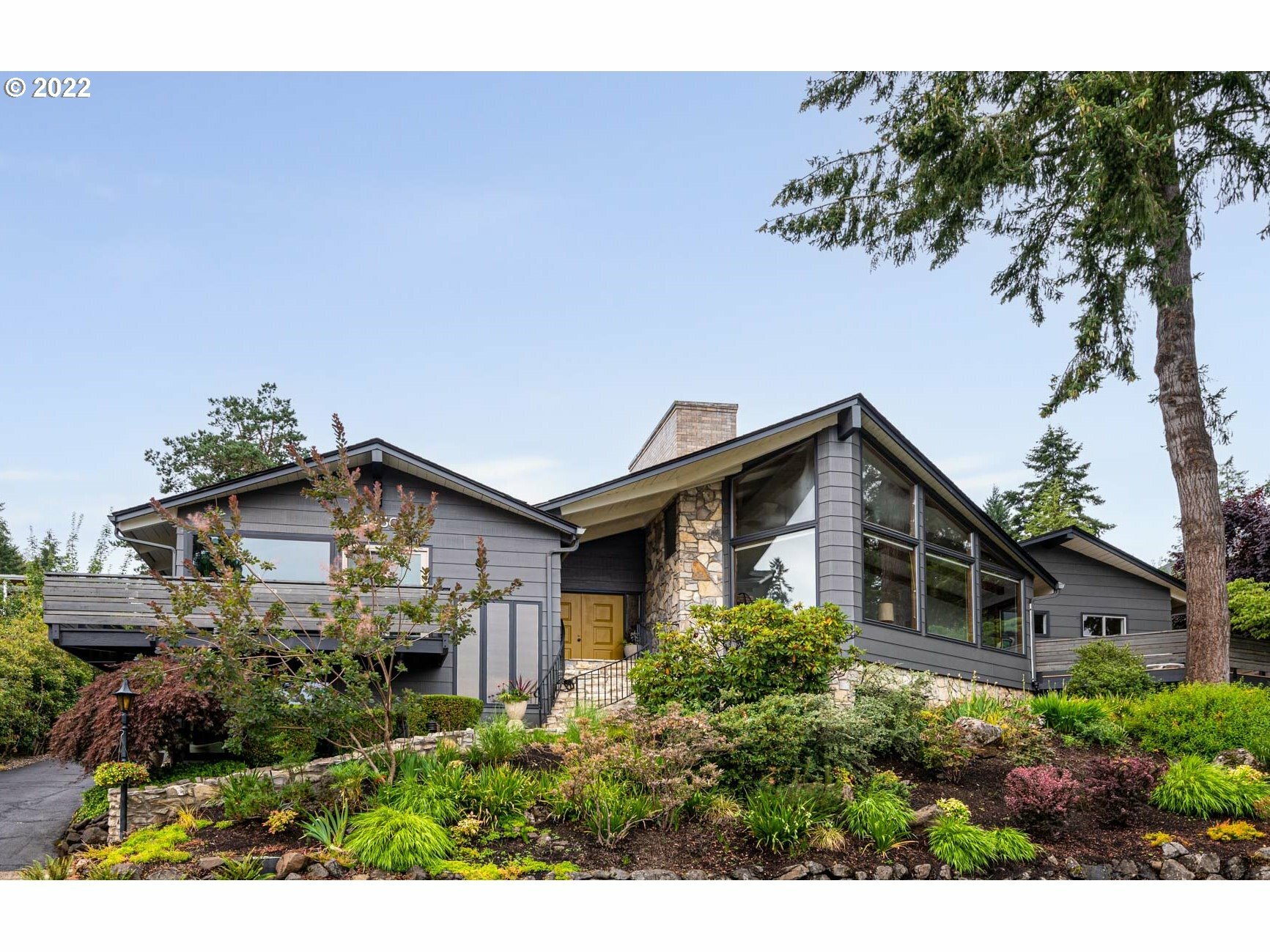 Property Photo: 2430 Wilson Dr OR 97405