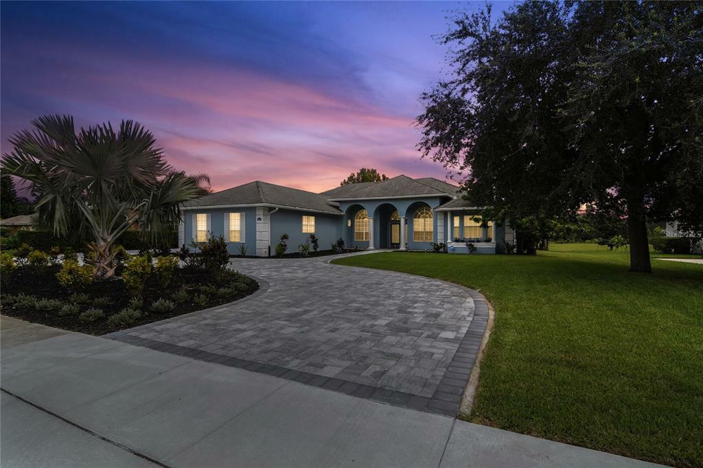 Property Photo:  8040 Courtleigh Drive  FL 32835 