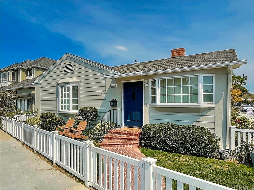 Property Photo:  136 Venetia Drive  CA 90803 