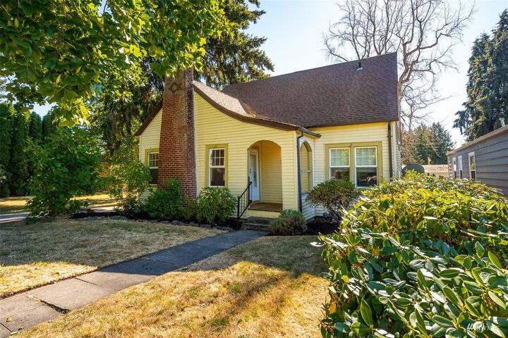 Property Photo:  216 M Street  WA 98531 