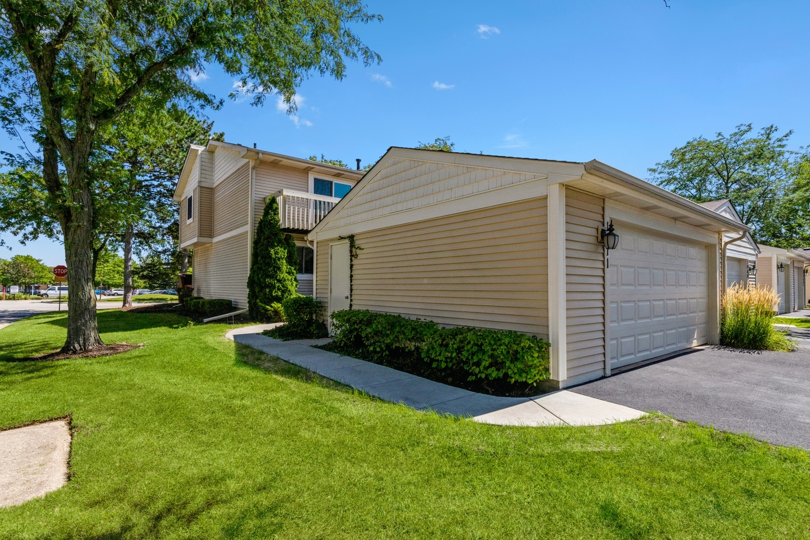 Property Photo:  1011 Stockton Court  IL 60061 