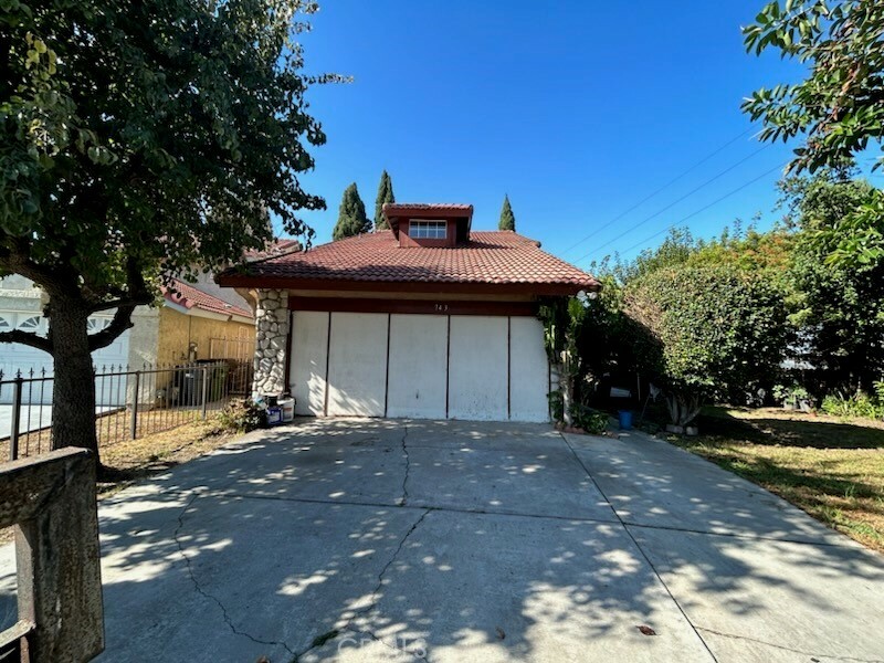 Property Photo:  743 S Barron Street  CA 90220 