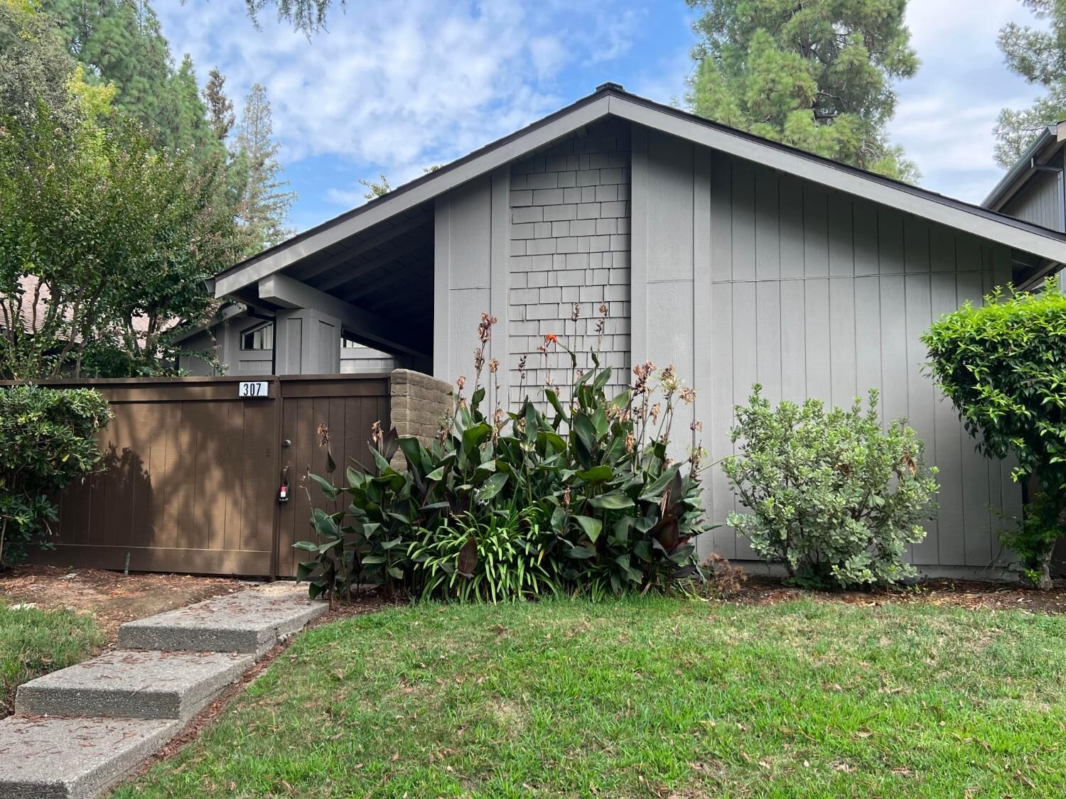 Property Photo: 307 E Ranch Road CA 95825