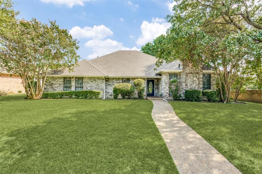 Property Photo:  2202 Bluebonnet Drive  TX 75082 