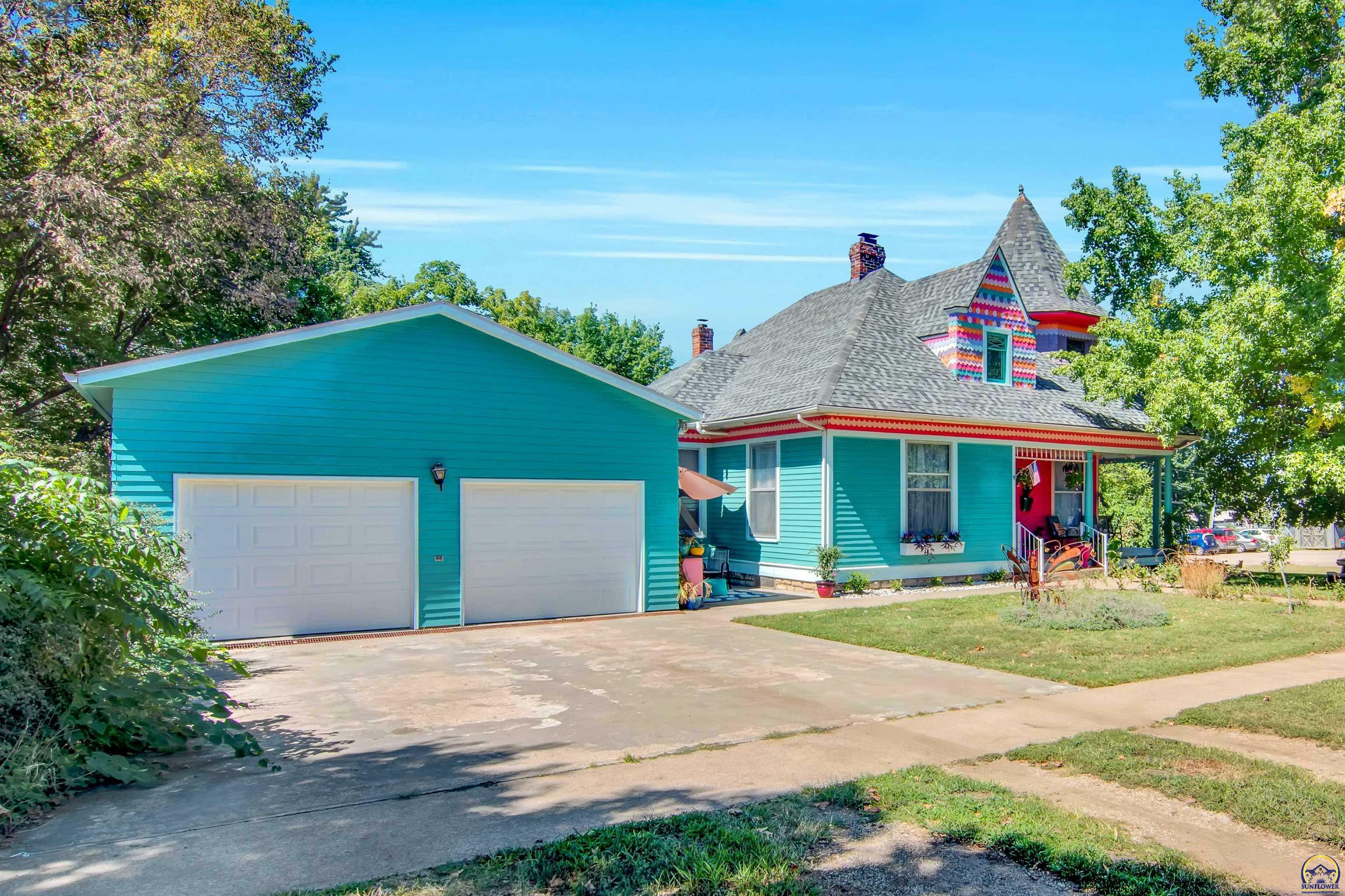 Property Photo:  702 Delaware St  KS 66066 