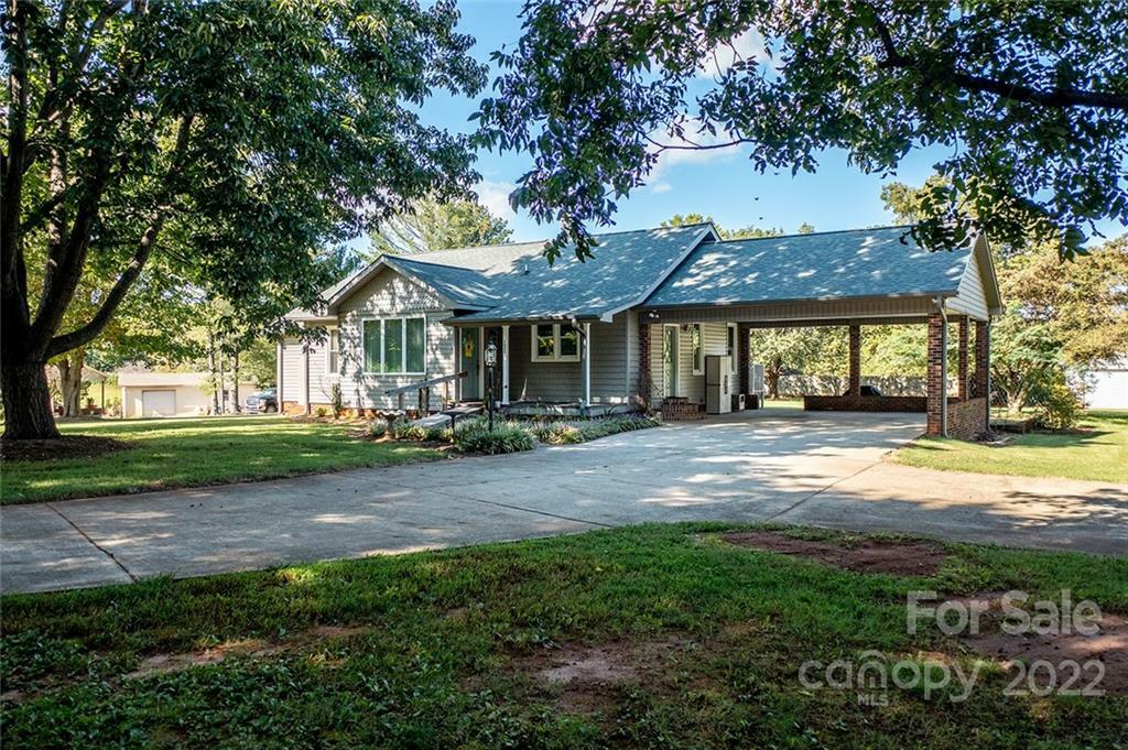 Property Photo:  1632 Fox Street  NC 28658 