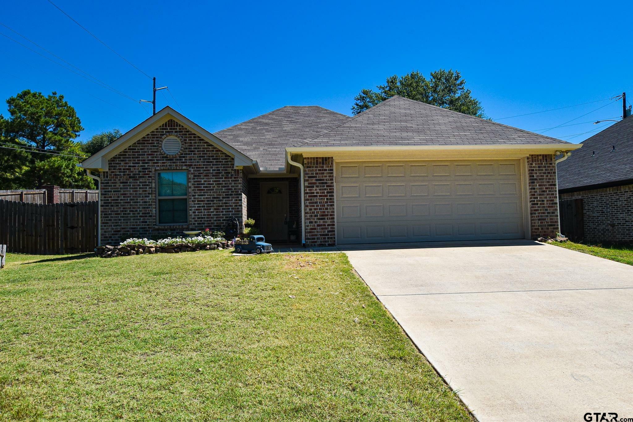 Property Photo:  402 Tara Ln  TX 75789 