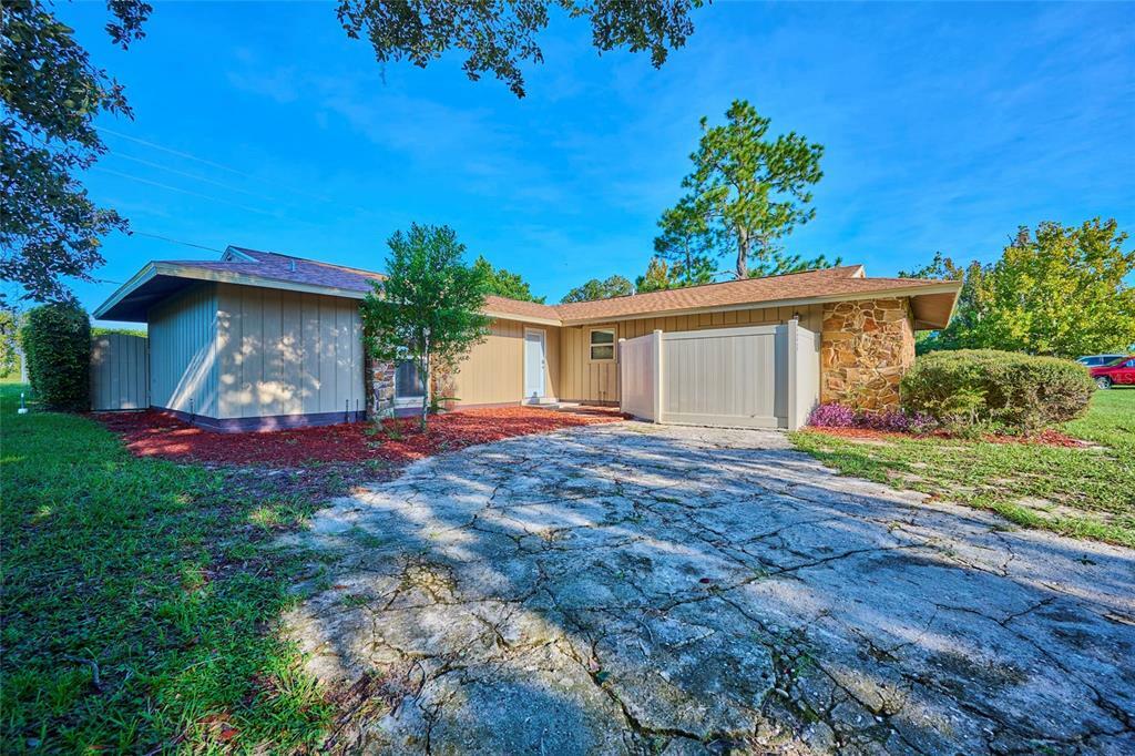 Property Photo: 223 Babson Drive FL 33827