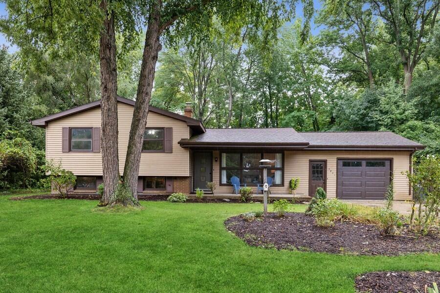 Property Photo:  5841 Ridge Road  MI 49127 