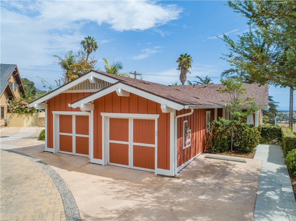 Property Photo:  601 E Micheltorena Street 18  CA 93103 