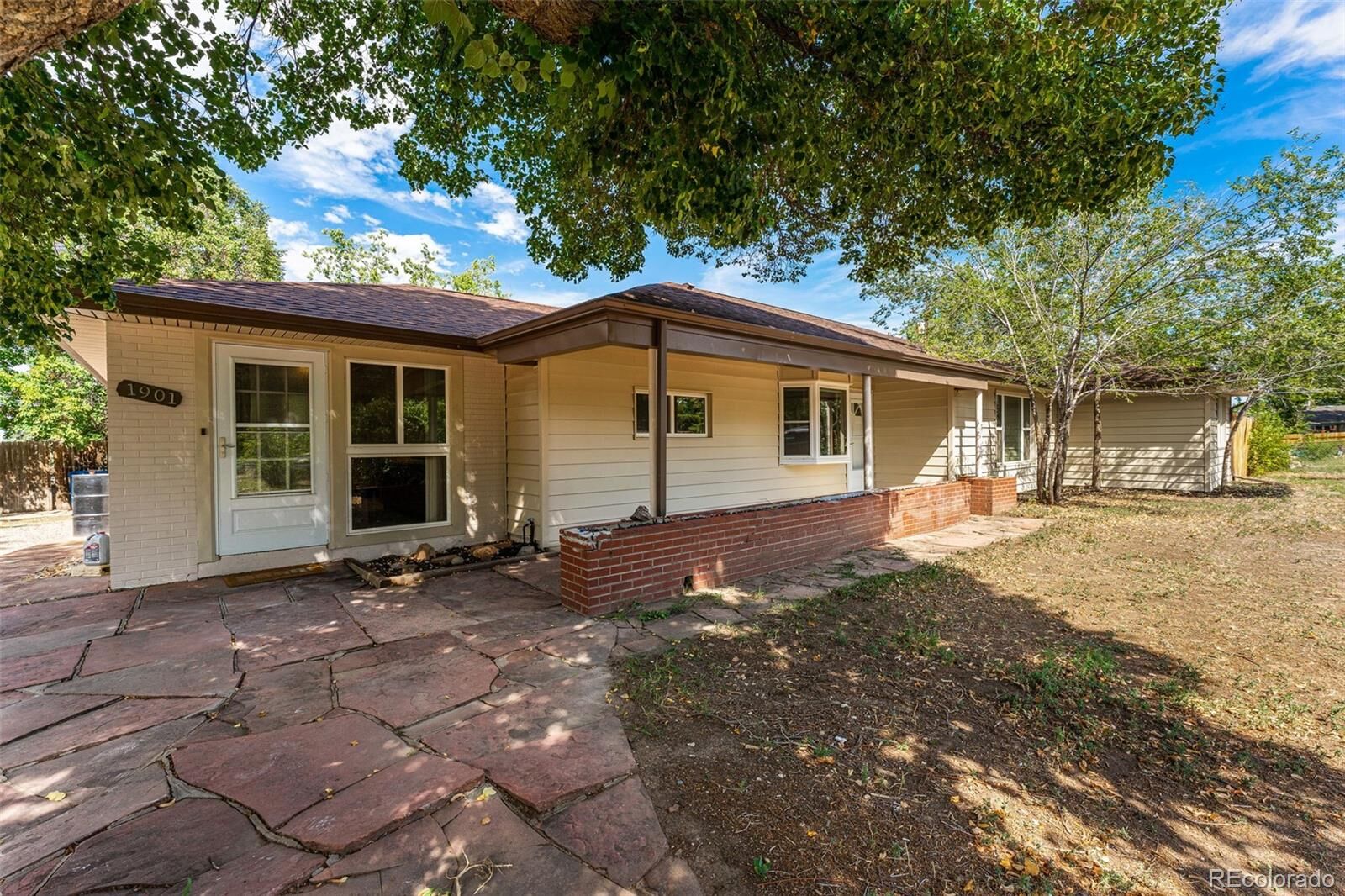 Property Photo:  1901 W Ridge Road  CO 80120 