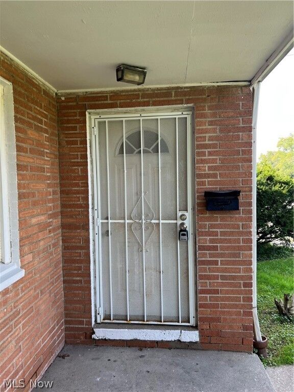 Property Photo:  4889 Banbury Court 1  OH 44128 