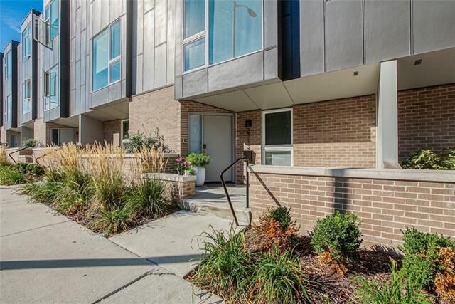 Property Photo: 2712 McGee Trafficway MO 64108