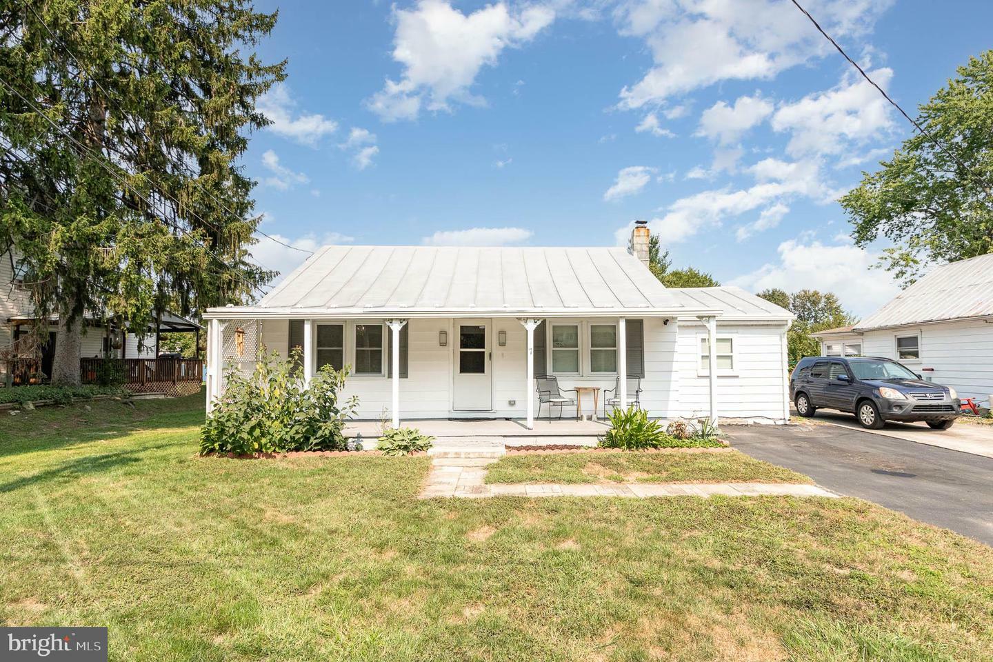 Property Photo: 7 Orange Street PA 17065