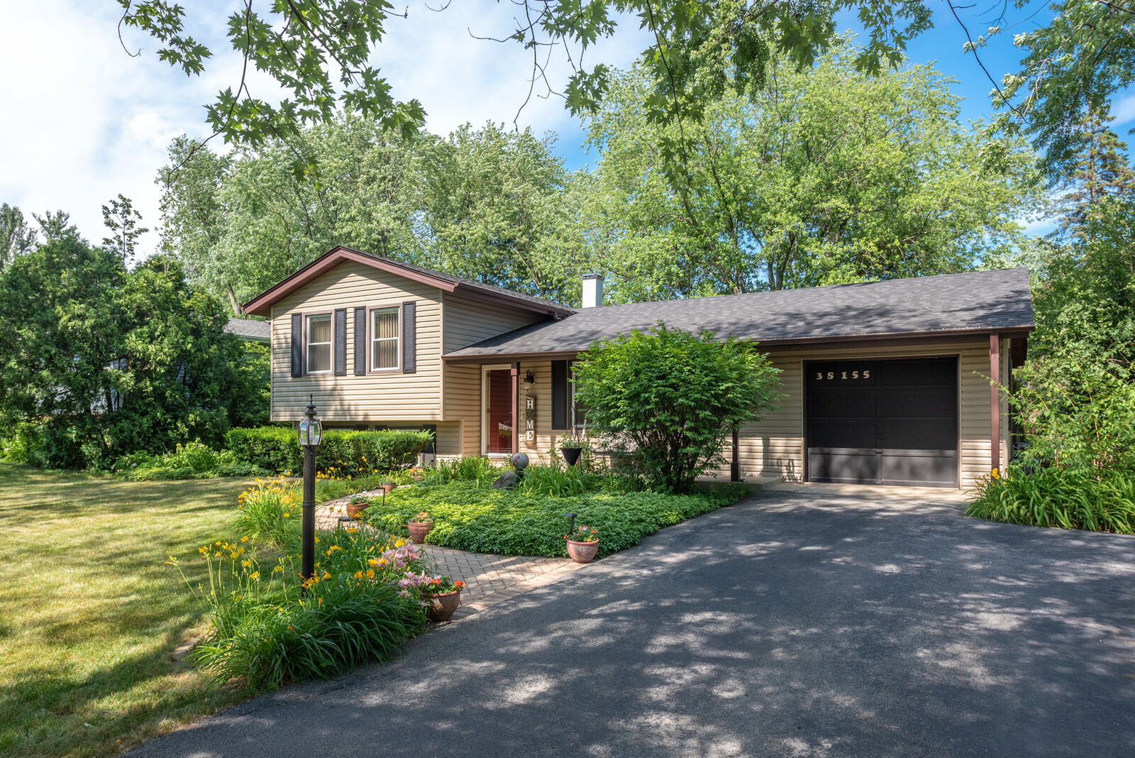 Property Photo:  3S155 Cherrywood Lane  IL 60137 