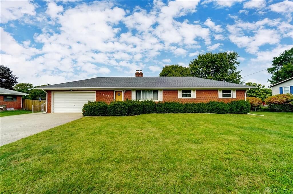 Property Photo: 6908 New Horizon Avenue OH 45323