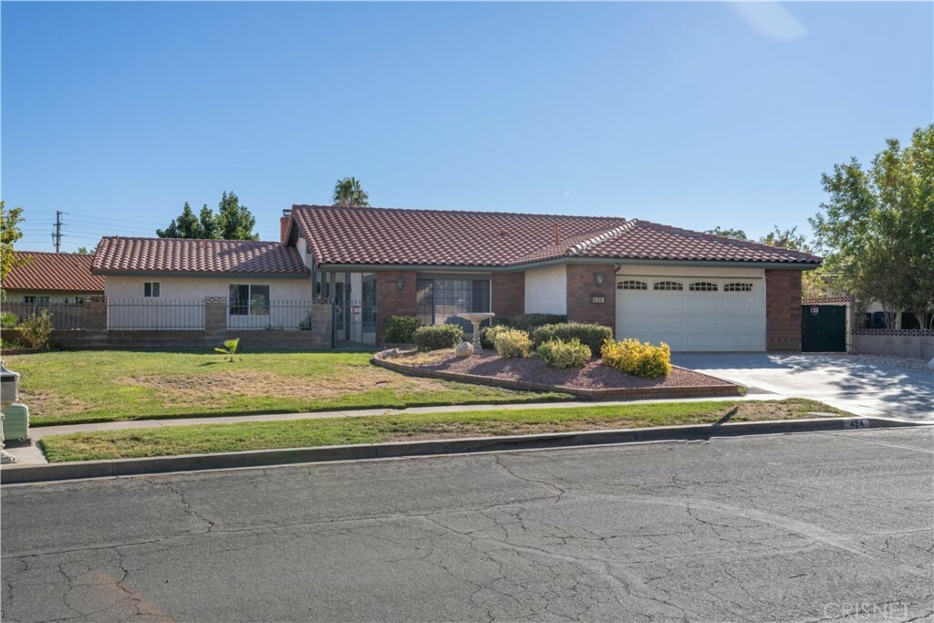 Property Photo:  424 Bogie Street  CA 93551 