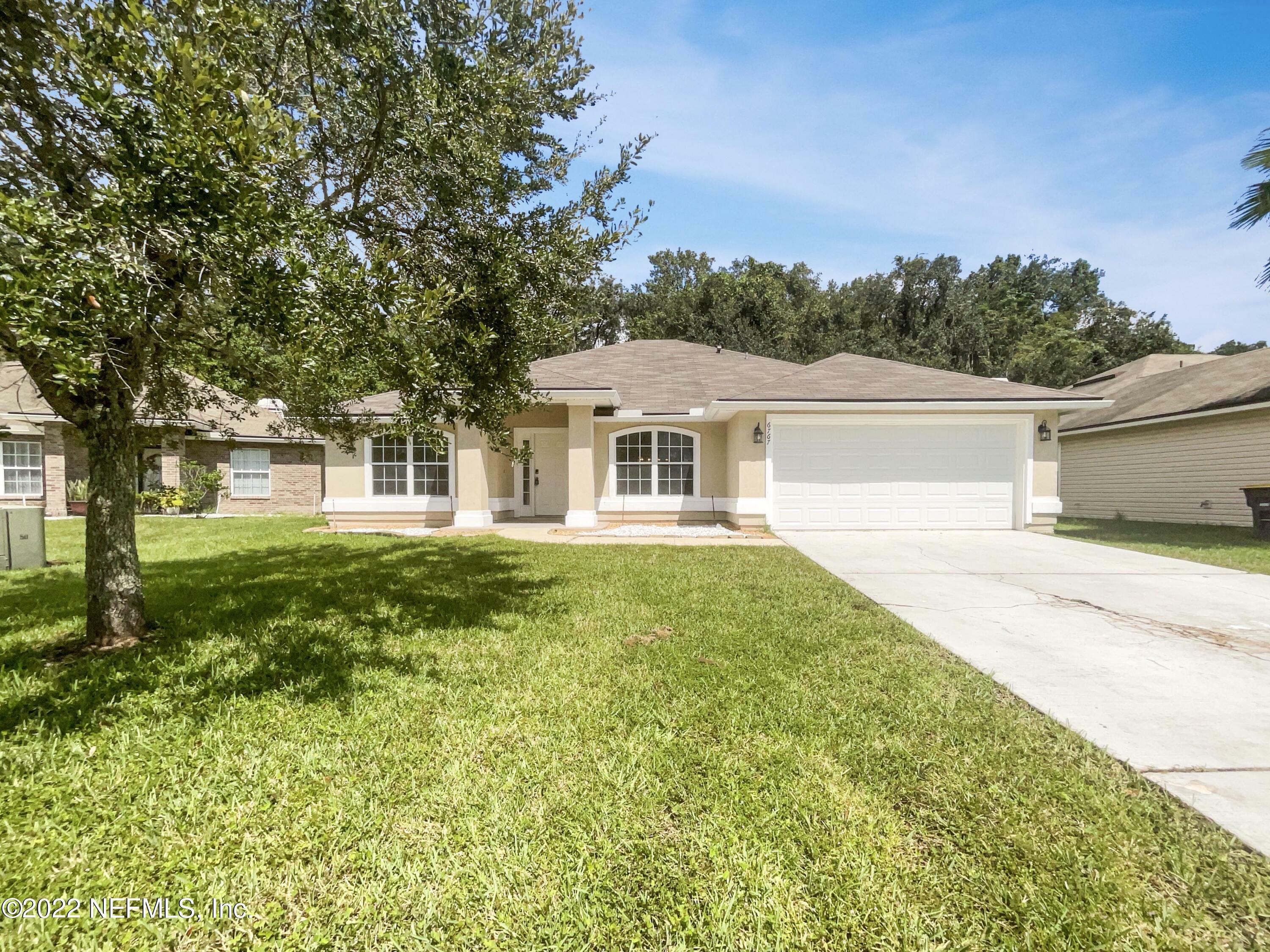 Property Photo:  6767 Royal Leaf Lane  FL 32244 