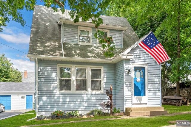 Property Photo:  4 Sunderland Avenue  NJ 07070 