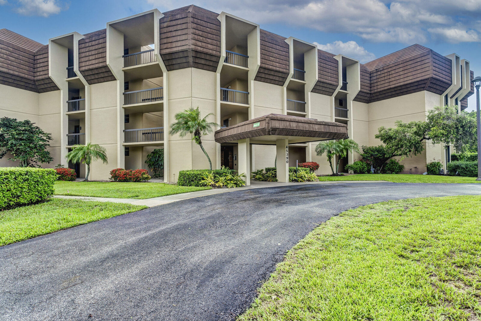 Property Photo:  5390 Woodland Lakes Drive 304  FL 33418 