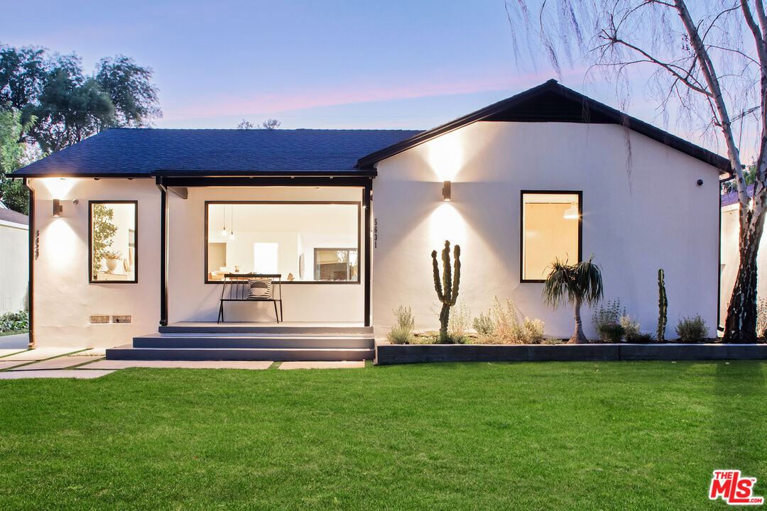 Property Photo:  5631   Willis Ave  CA 91411 