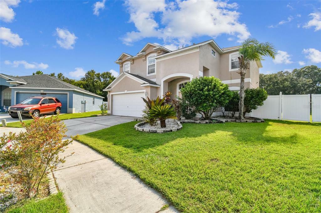 Property Photo:  6109 School House Court  FL 33545 