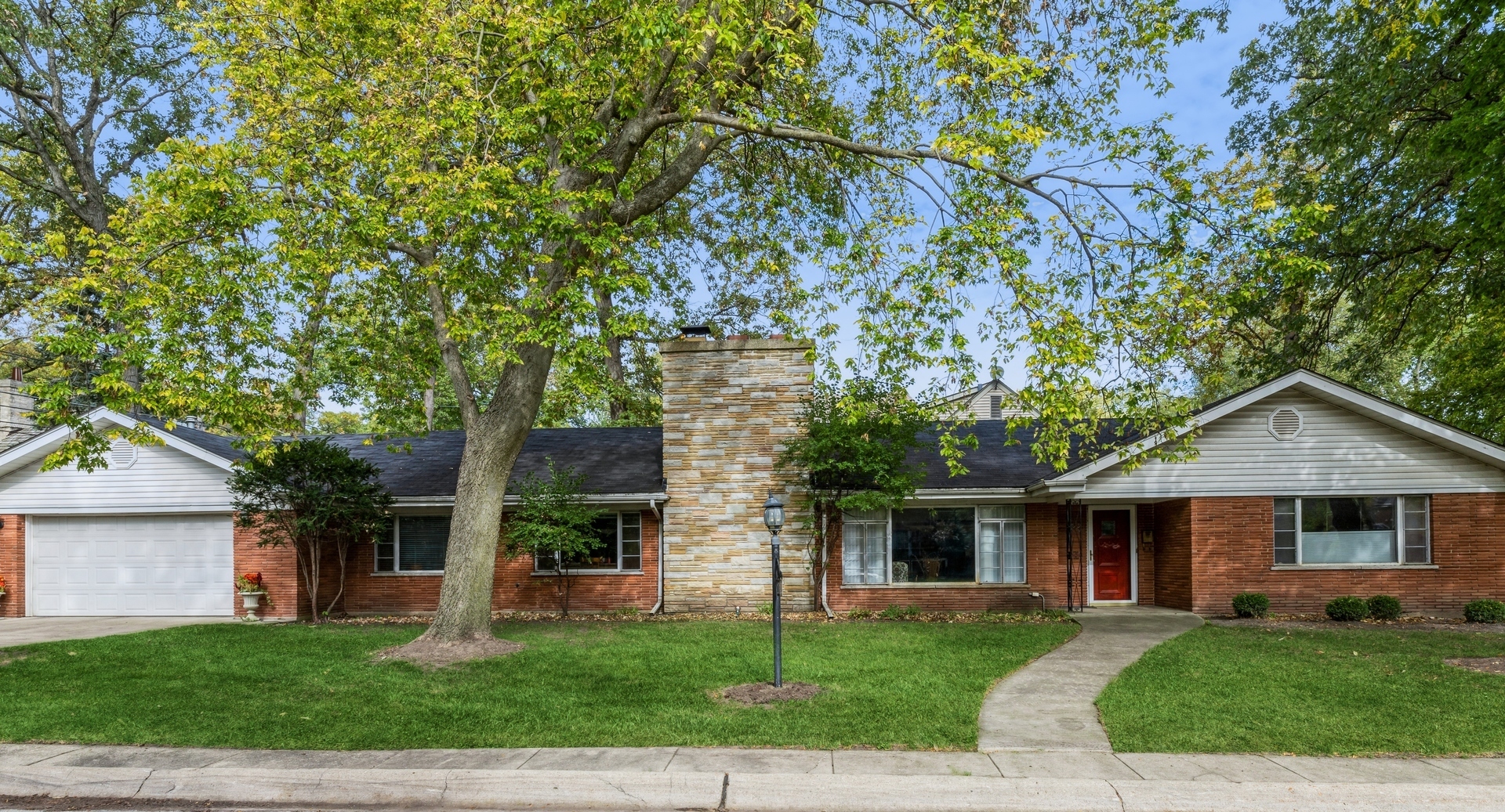 Property Photo:  1012 S Hamlin Avenue  IL 60068 