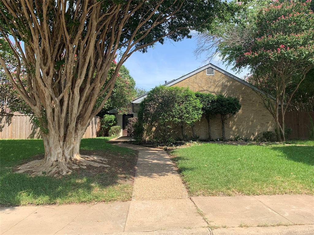 Property Photo: 5939 Smoke Glass Trail TX 75252