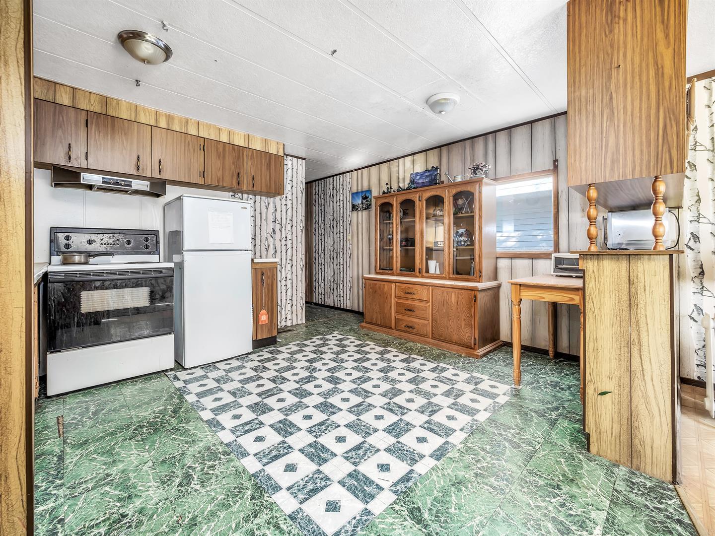Property Photo:  813 Main Street NW  AB T0K 1M0 
