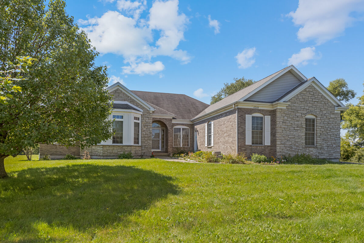 Property Photo:  17219 Millstone Court  IL 60152 