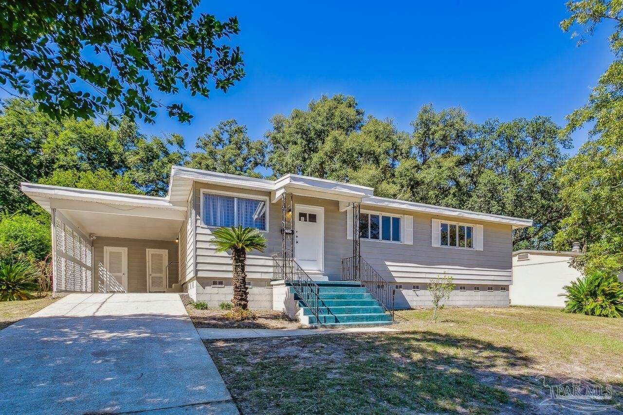 Property Photo: 5111 Crestwood Rd FL 32503