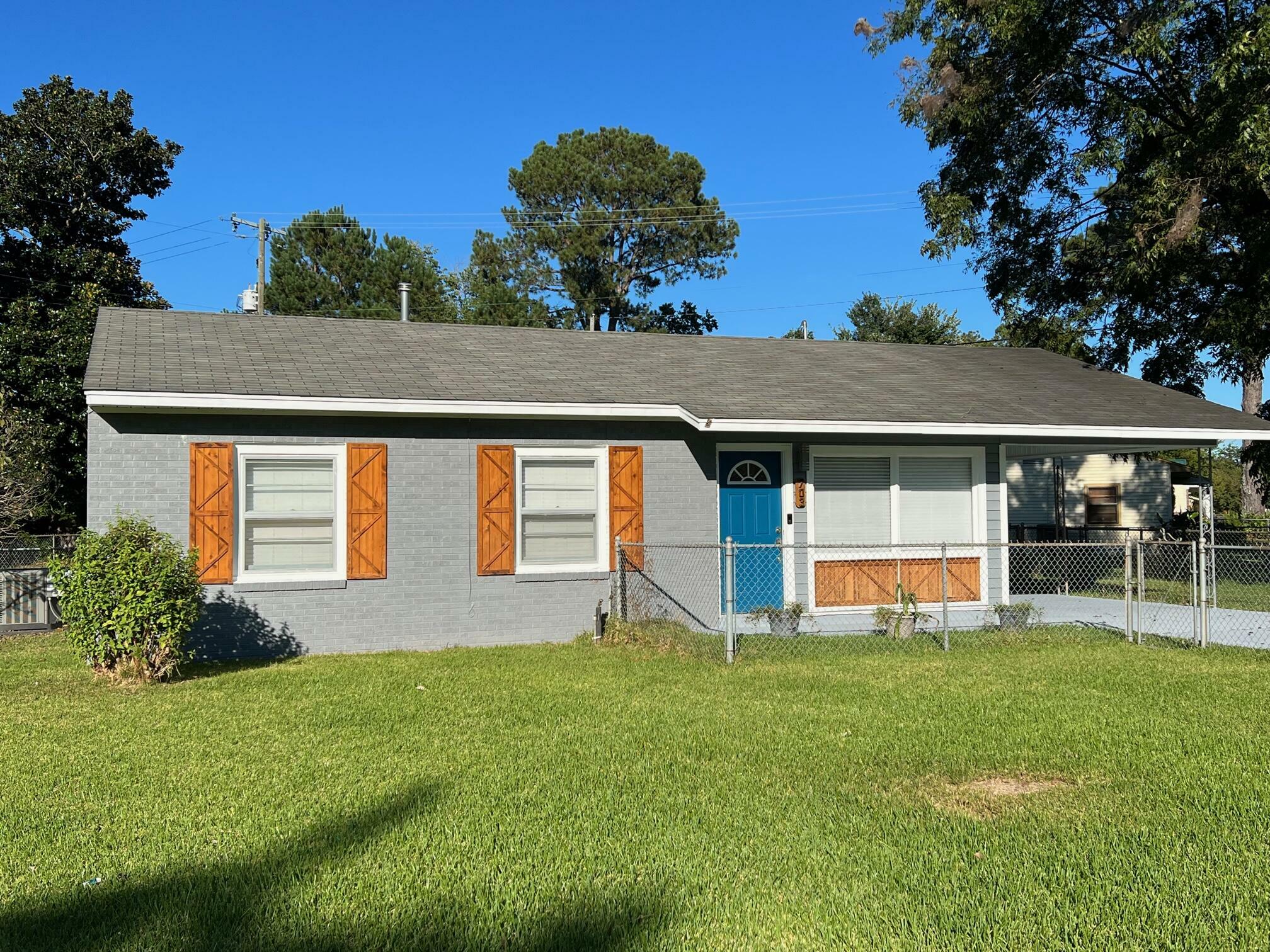 Property Photo:  703 Cypress St  MS 39702 