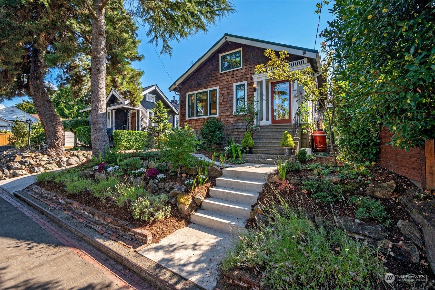 Property Photo:  517 W Pleasant Place  WA 98119 