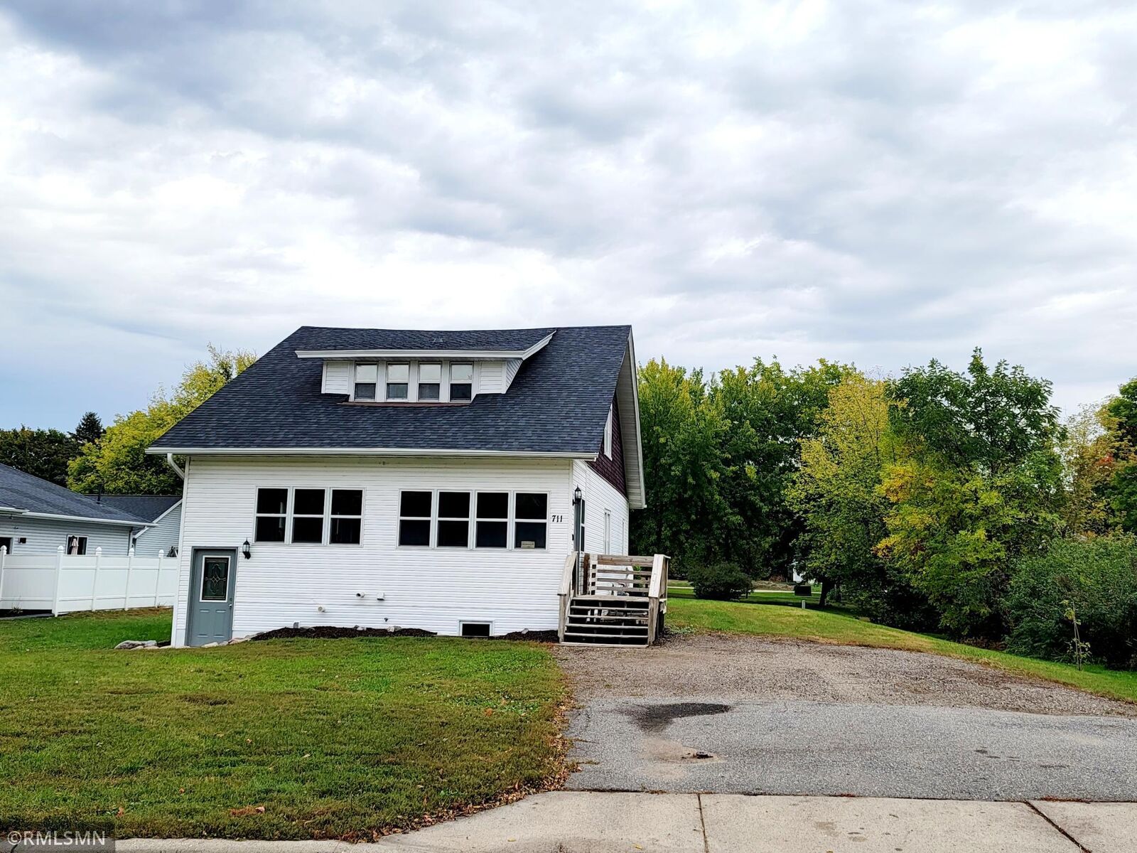 Property Photo:  711 N Main Street  MN 56048 
