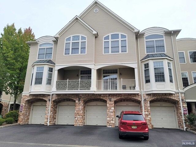 Property Photo:  903 Kensington Lane  NJ 07039 