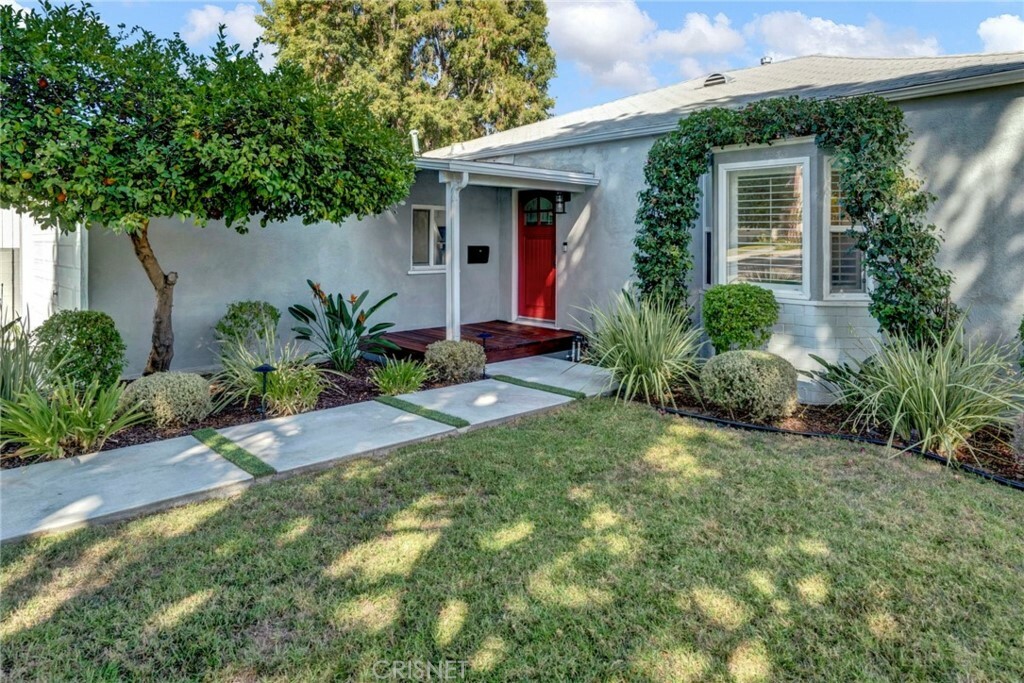 Property Photo:  1222 N Myers Street  CA 91506 