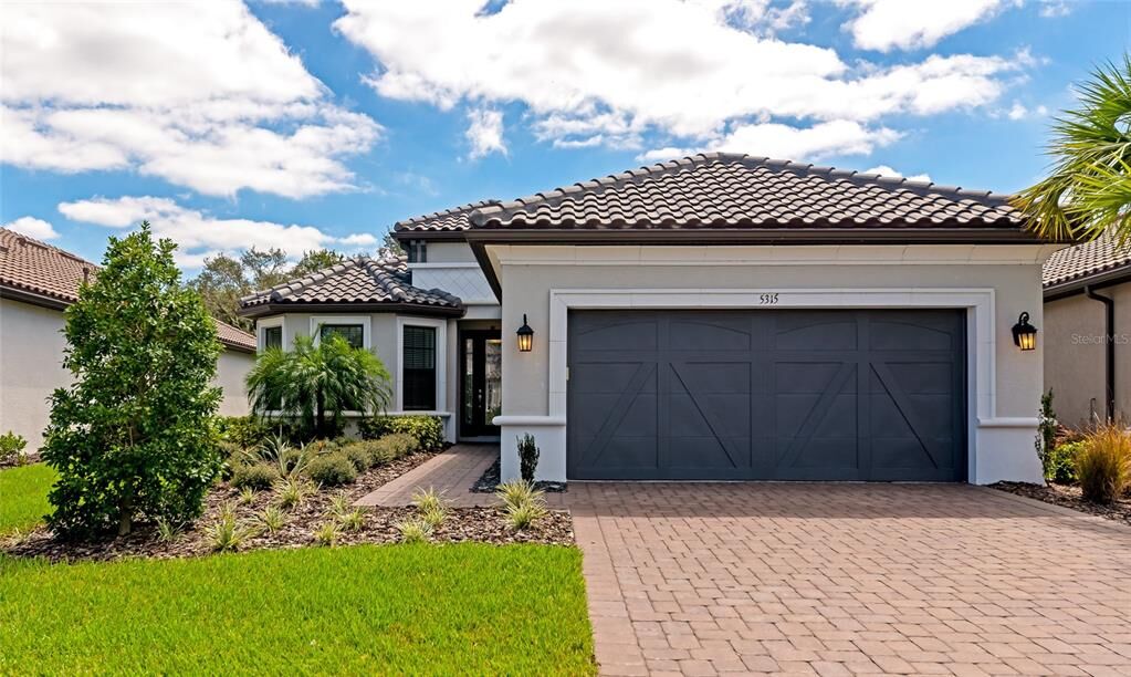 Property Photo:  5315 Morey Farms Loop  FL 34221