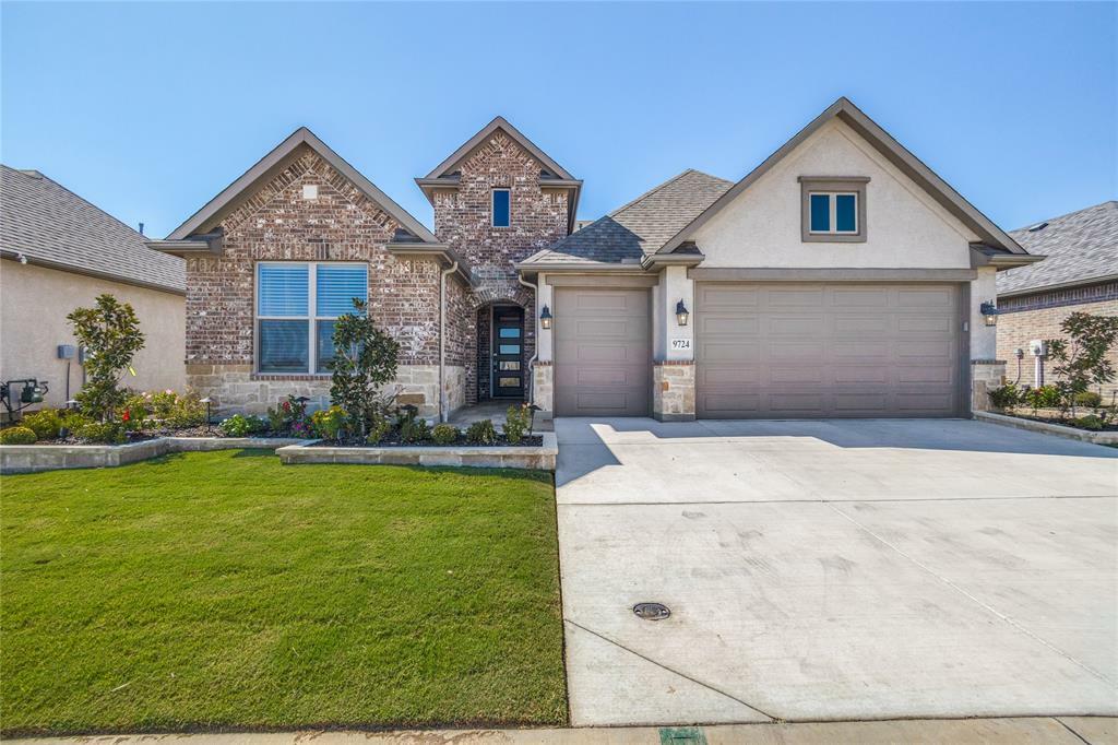 Property Photo: 9724 Silver Rock Way TX 76207