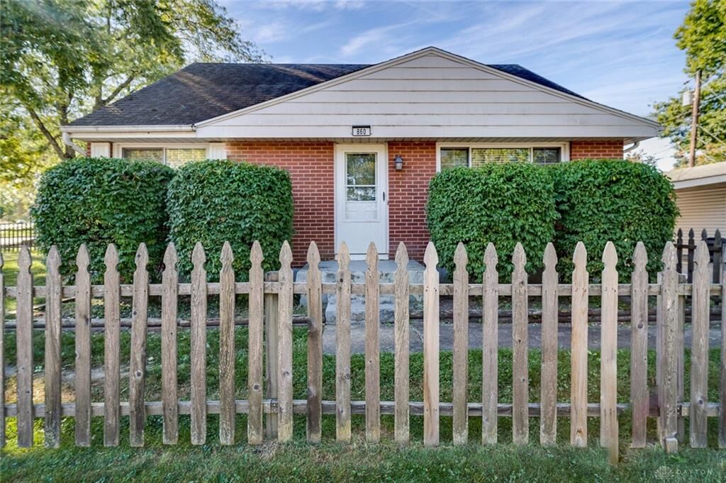 Property Photo:  860 Peach Orchard Road  OH 45419 