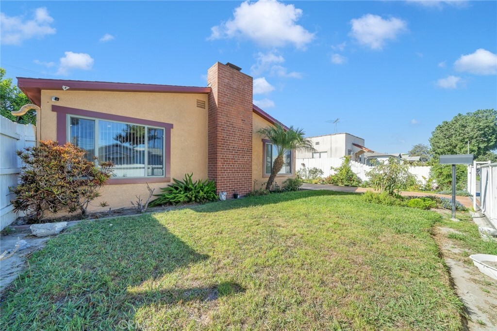 Property Photo:  250 E Morningside Street  CA 90805 