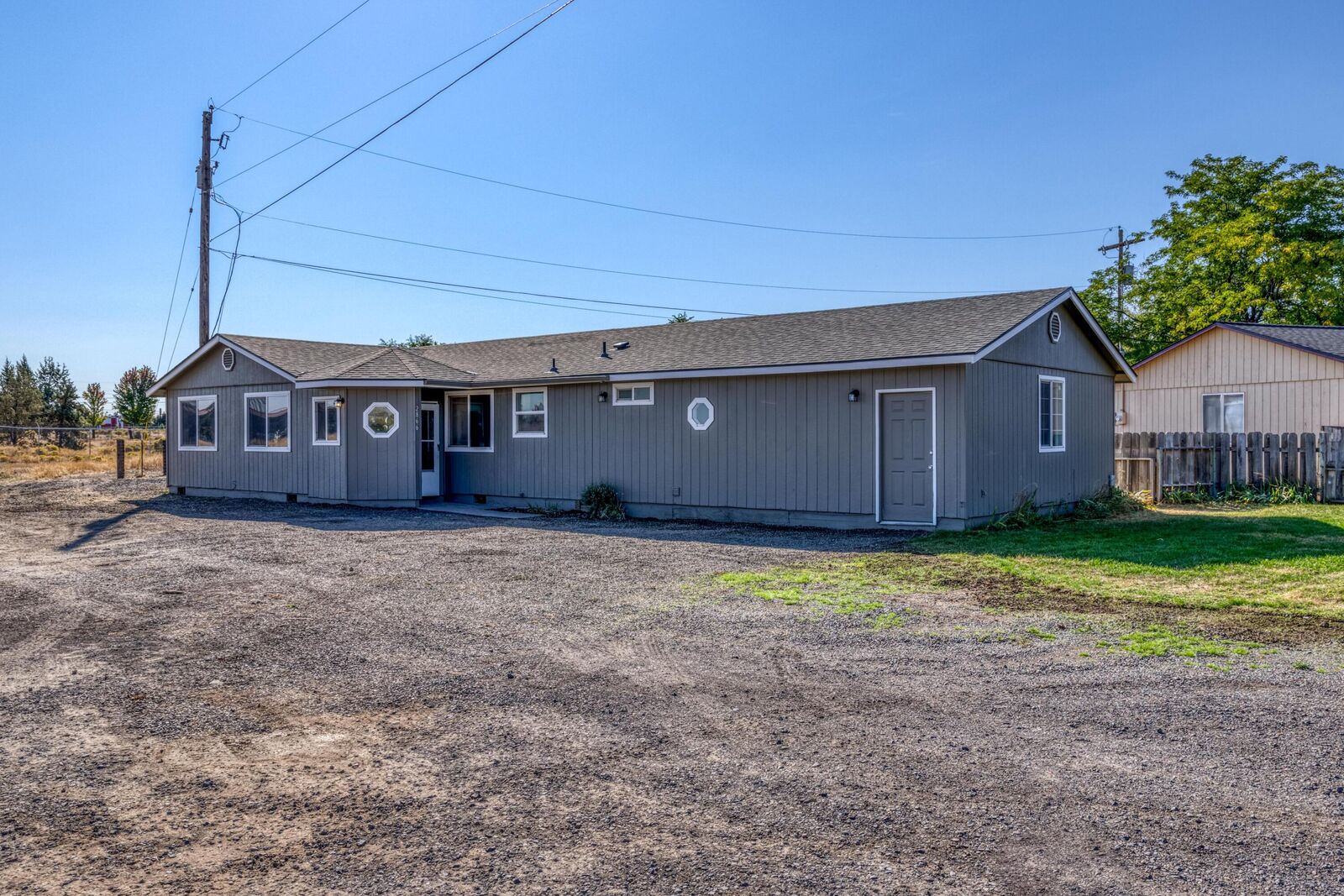 Property Photo: 2866 SW Meadow Lane OR 97756