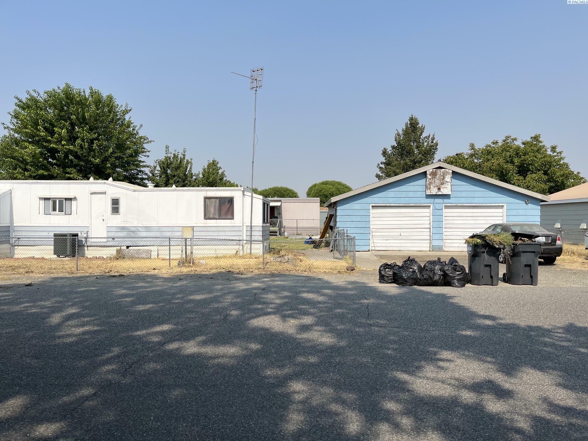 305 N 23rd  Pasco WA 99301-4925 photo