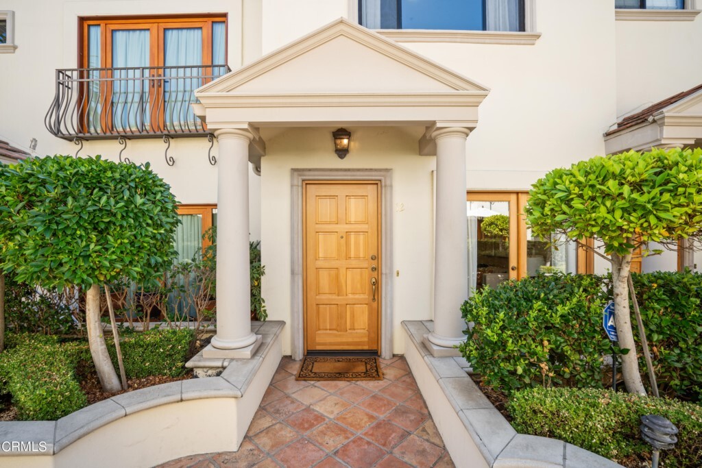 Property Photo: 945 S Marengo Avenue 12 CA 91106