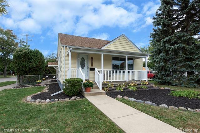 Property Photo:  2913 Buckingham Avenue  MI 48072 