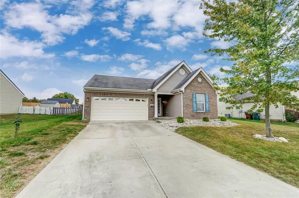 Property Photo: 623 Concord Way OH 45385